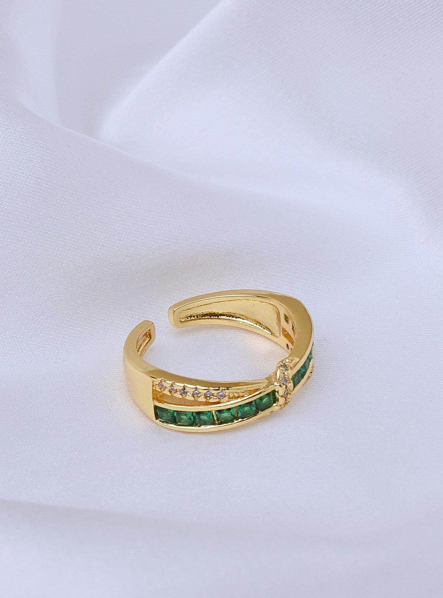 Emerald Gold Band Ring LR10108