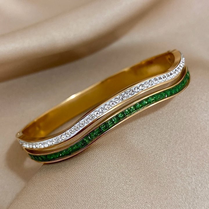 Emerald Wave Stacking Ring – Gold & Diamond Accent LR10104