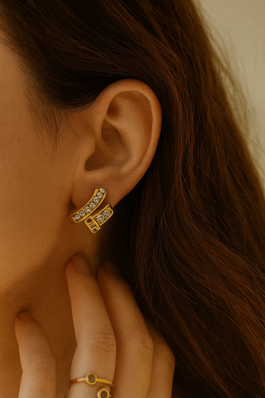 Gold-Plated Crystal Stud Earrings for Women – Elegant Minimalist Design LE10289