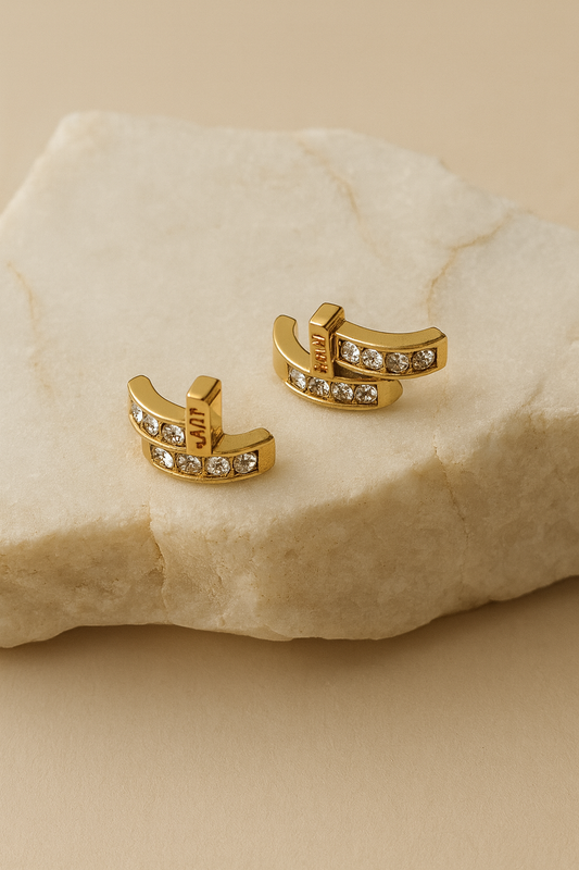 Gold-Plated Crystal Stud Earrings for Women – Elegant Minimalist Design LE10289