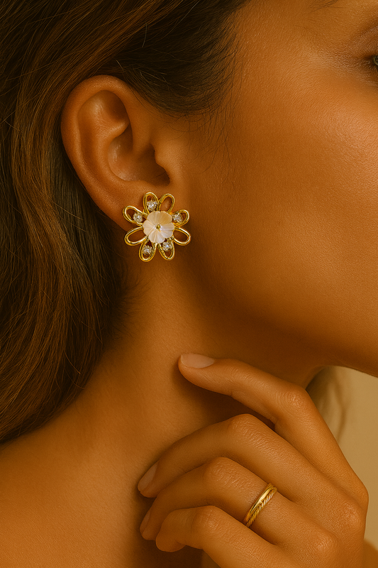 Gold-Plated Floral Stud Earrings with Crystals – Elegant White Flower Design LE10295