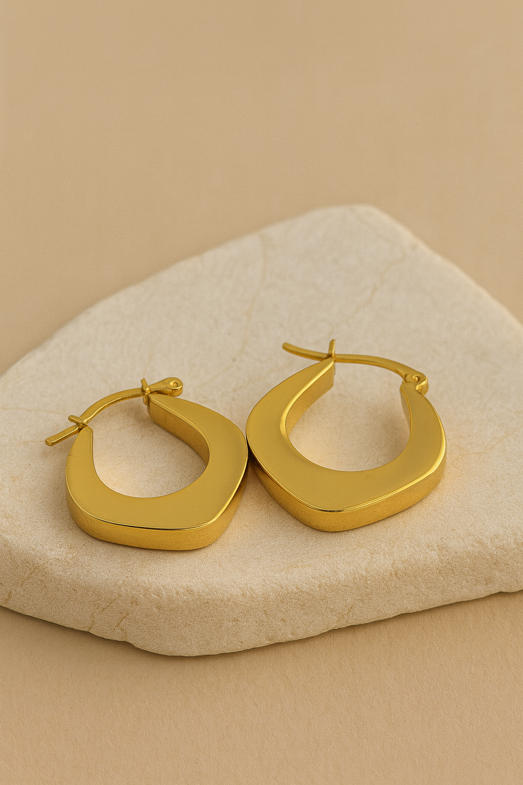 Gold-Plated Geometric Hoop Earrings for Women – Modern Minimalist Design LE10285