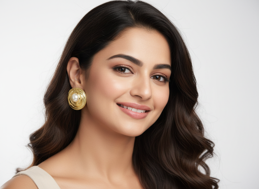 Gold-Plated Round Pearl Stud Earrings for Women – Classic Vintage Design LE10293