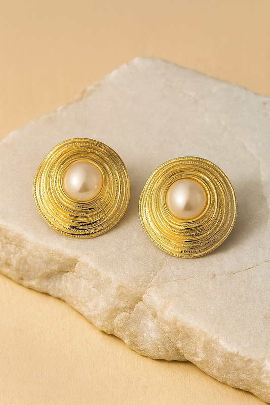 Gold-Plated Round Pearl Stud Earrings for Women – Classic Vintage Design LE10293