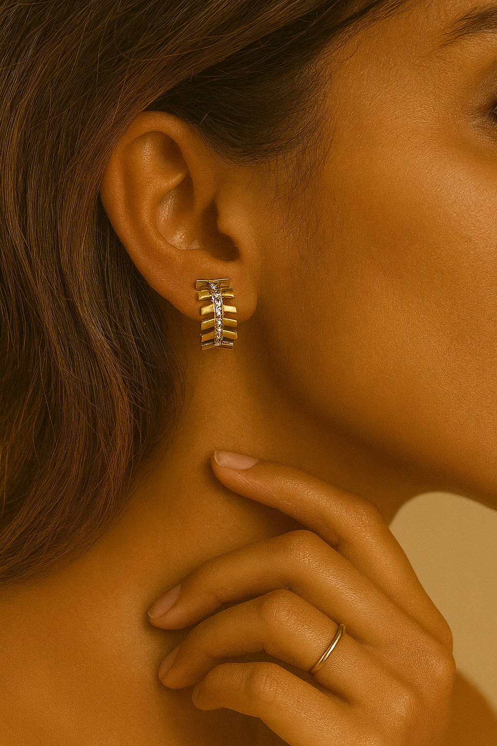 Gold-Plated Stud Earrings with Crystals – Modern Minimalist Jewelry LE10302