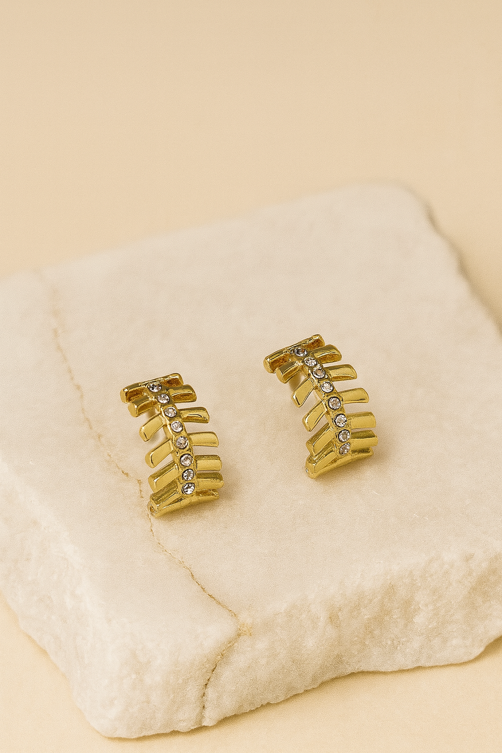 Gold-Plated Stud Earrings with Crystals – Modern Minimalist Jewelry LE10302