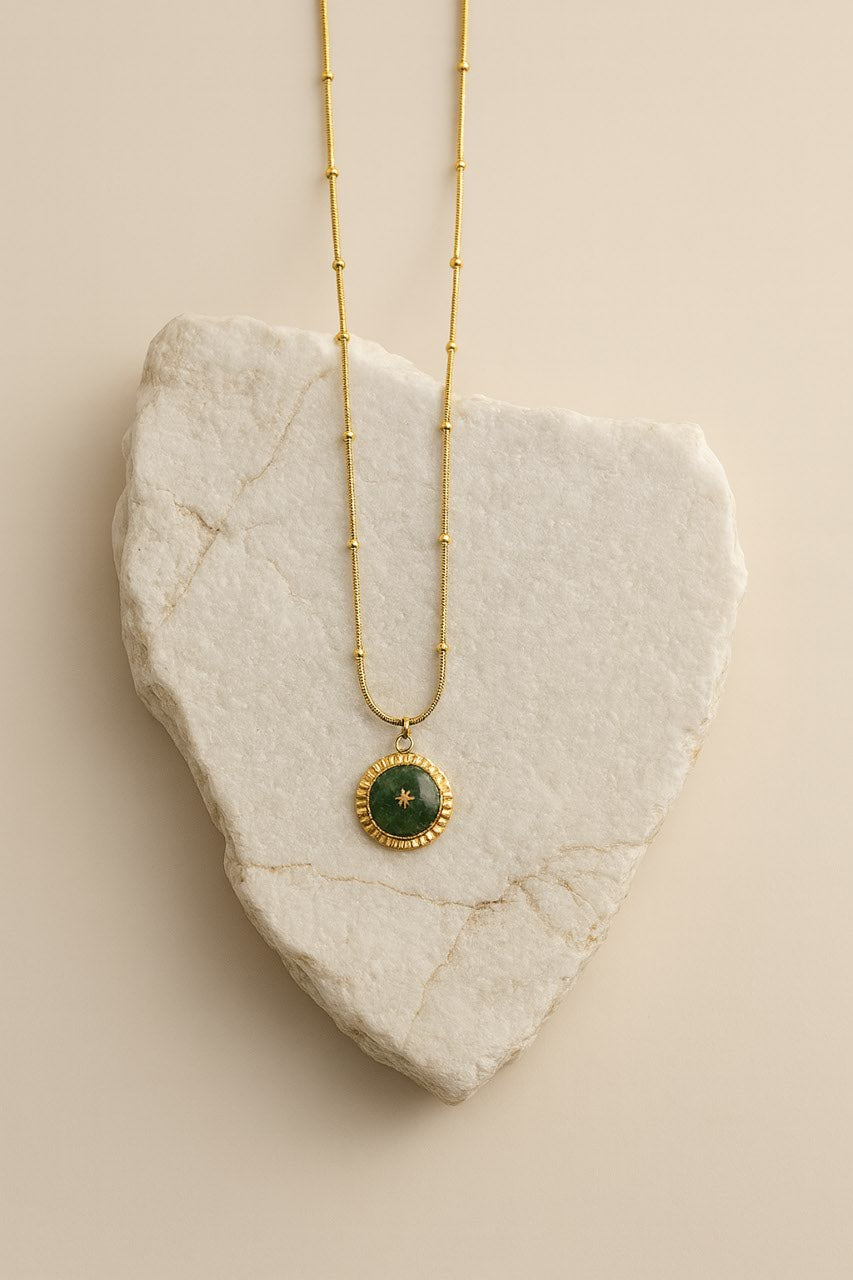 Gold Green Stone Star Pendant Necklace – Celestial Gold Vermeil Jewelry LN10133