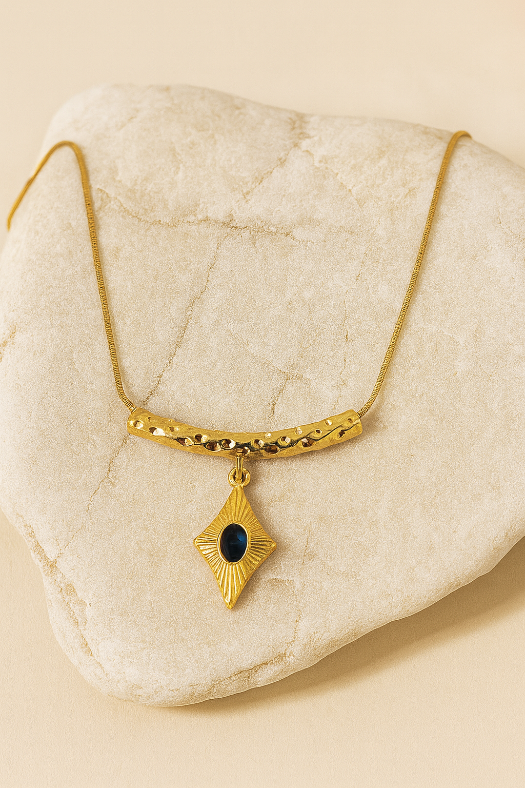 Gold Hammered Bar Black Stone Pendant Necklace LN10222