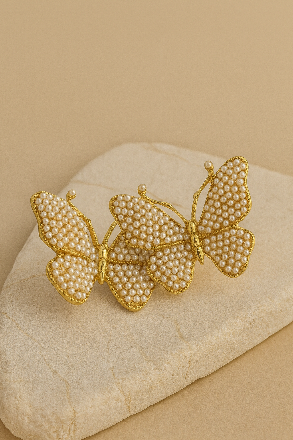 Gold Pearl Butterfly Brooch for Women – Elegant Statement Accessory LE10284