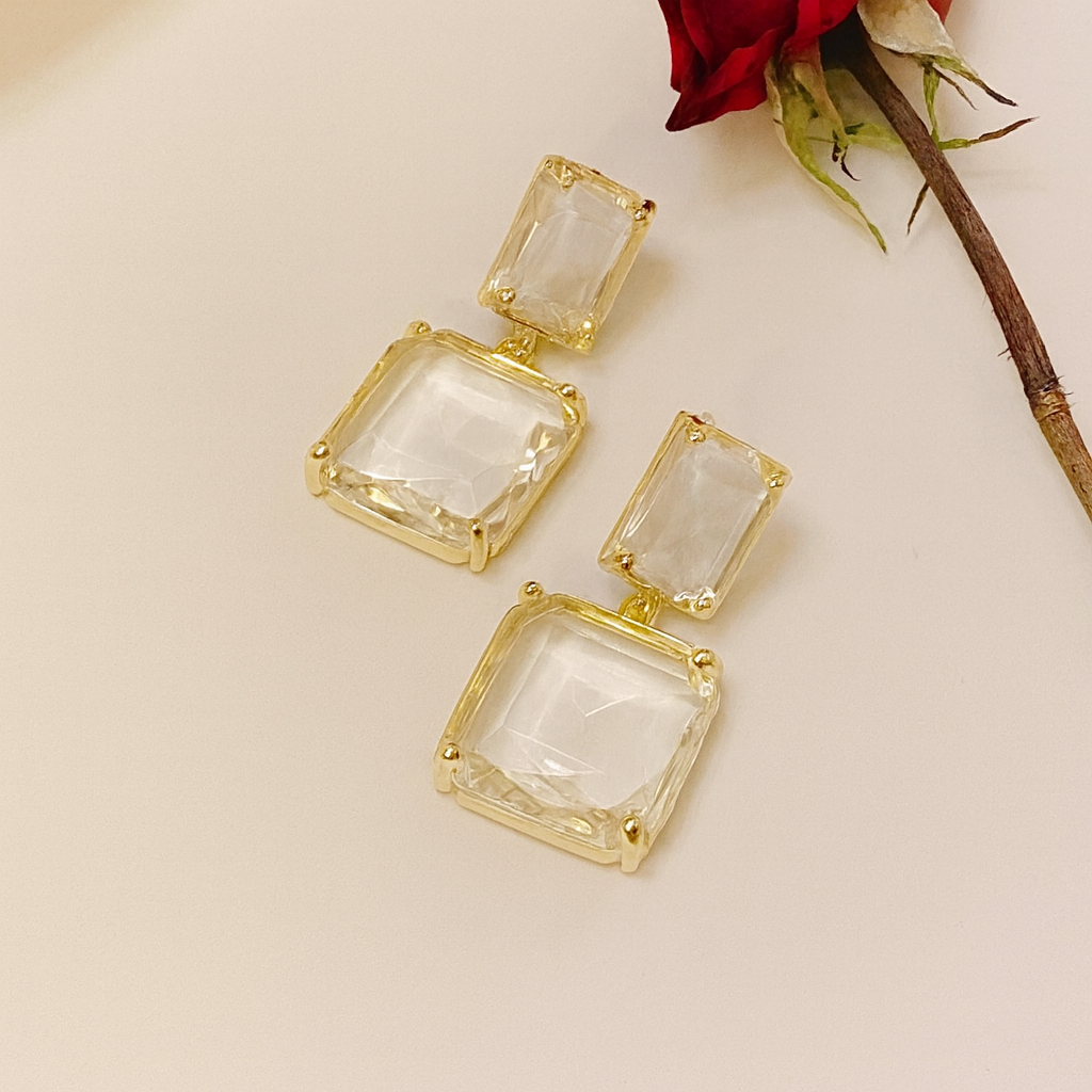 Gold Plated Crystal Drop Earrings – Elegant Statement Jewelry LE10351
