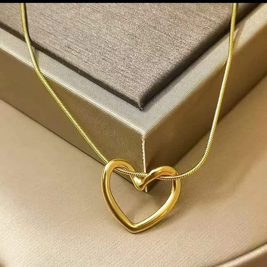 Gold Plated Heart Pendant Necklace – Minimal Romantic Jewelry LN10314