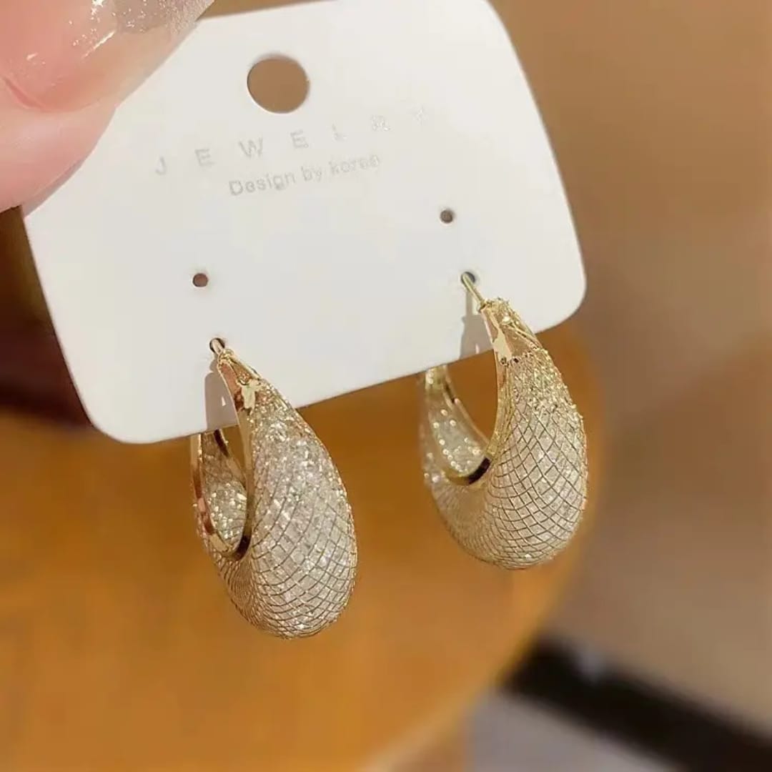 Gold Plated Textured Hoop Earrings – Elegant Statement Jewelry LE10349