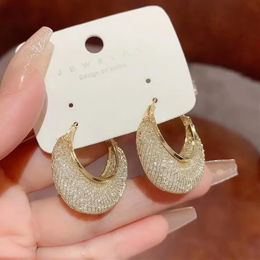 Gold Plated Textured Hoop Earrings – Elegant Statement Jewelry LE10349