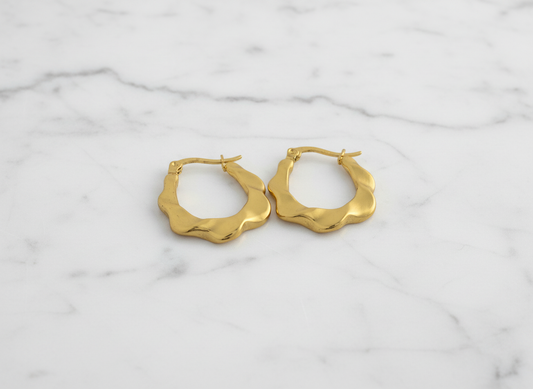 Gold Ripple Hoop Earrings – Sculpted Minimalist Statement Hoops for Women LE10308