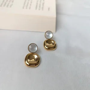 Gold and Pearl Drop Earrings LE10170