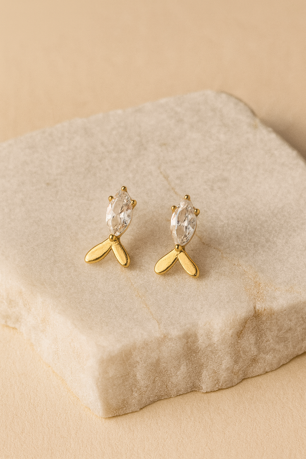 6-Pair Gold & Crystal Weekly Stud Earring Set – Elegant Minimal Jewelry Collection LE10340