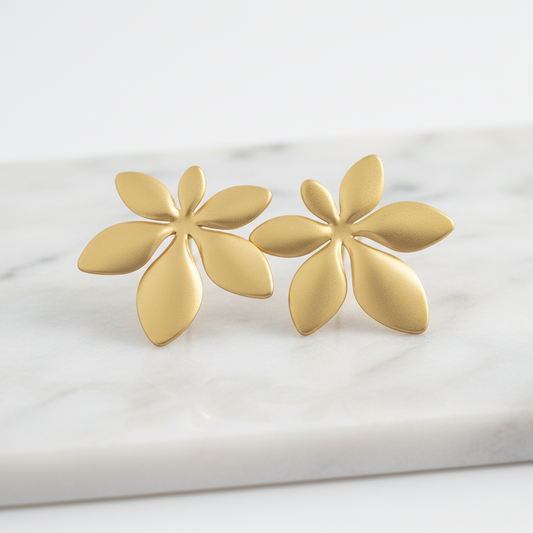 Matte Gold Flower Stud Earrings – Minimal Petal Design for Timeless Elegance LE10321