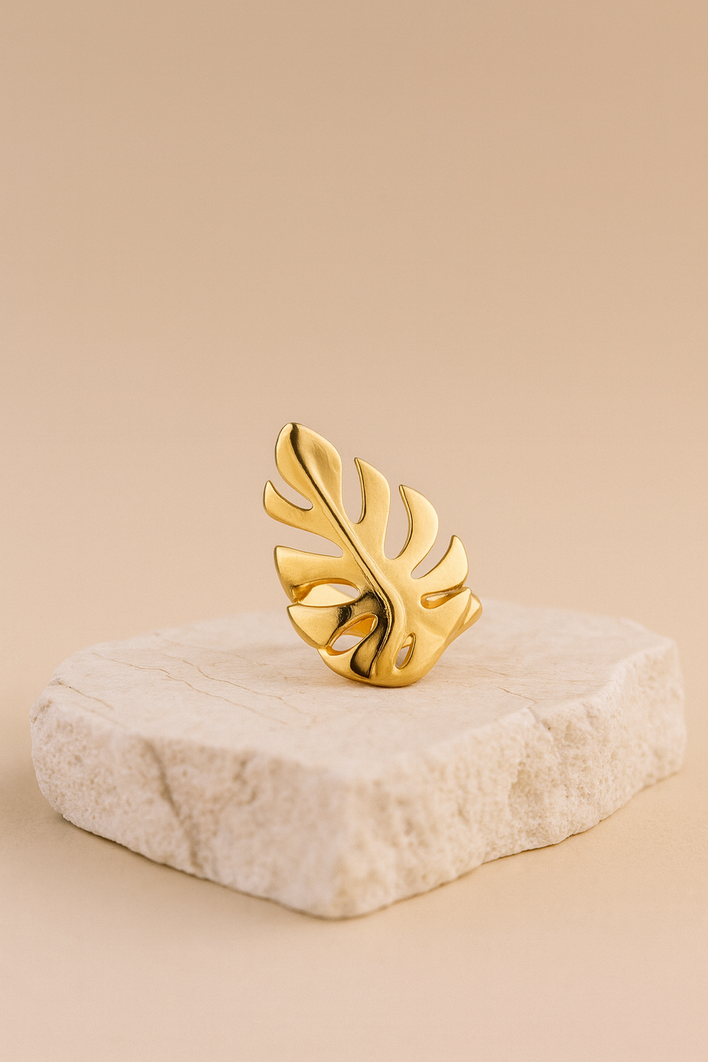 Monstera Leaf Open Ring in Gold LR10174