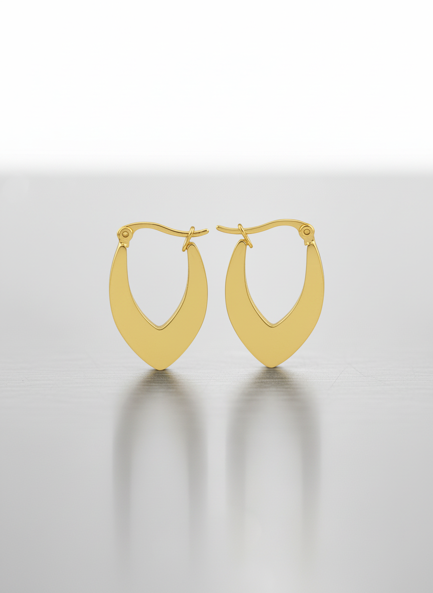 Polished Gold Hoop Earrings – Minimalist Crescent Design for Everyday Elegance LE10315