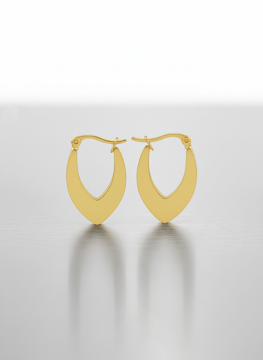 Polished Gold Hoop Earrings – Minimalist Crescent Design for Everyday Elegance LE10315