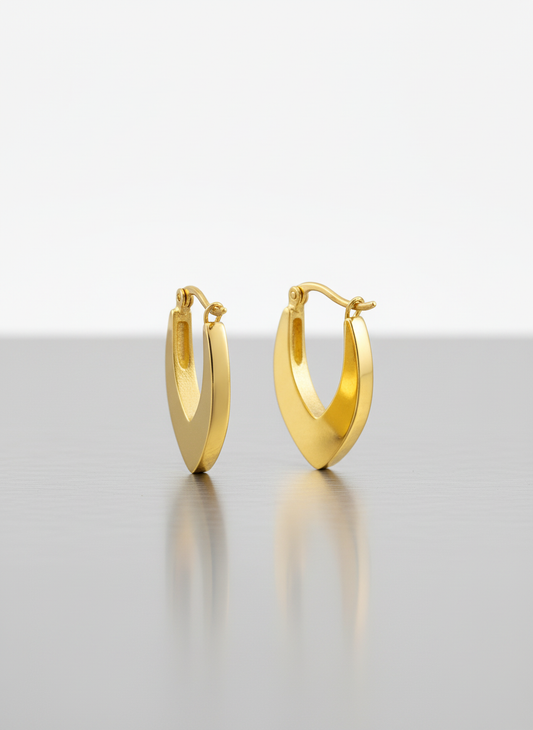 Polished Gold Hoop Earrings – Minimalist Crescent Design for Everyday Elegance LE10315