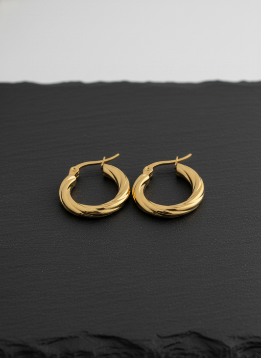 Polished Twisted Gold Hoop Earrings – Classic Round Design with Modern Shine LE10317