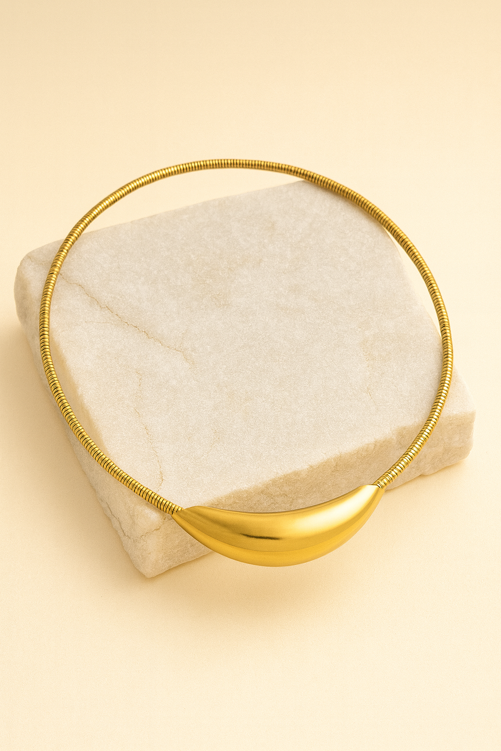Sculpted Gold Collar Necklace – Bold Minimalist Statement Piece for Modern Elegance LN10292