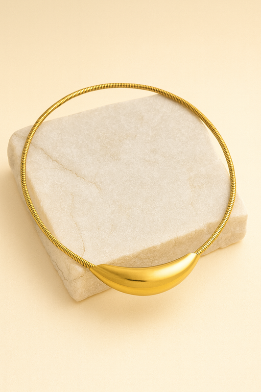 Sculpted Gold Collar Necklace – Bold Minimalist Statement Piece for Modern Elegance LN10292