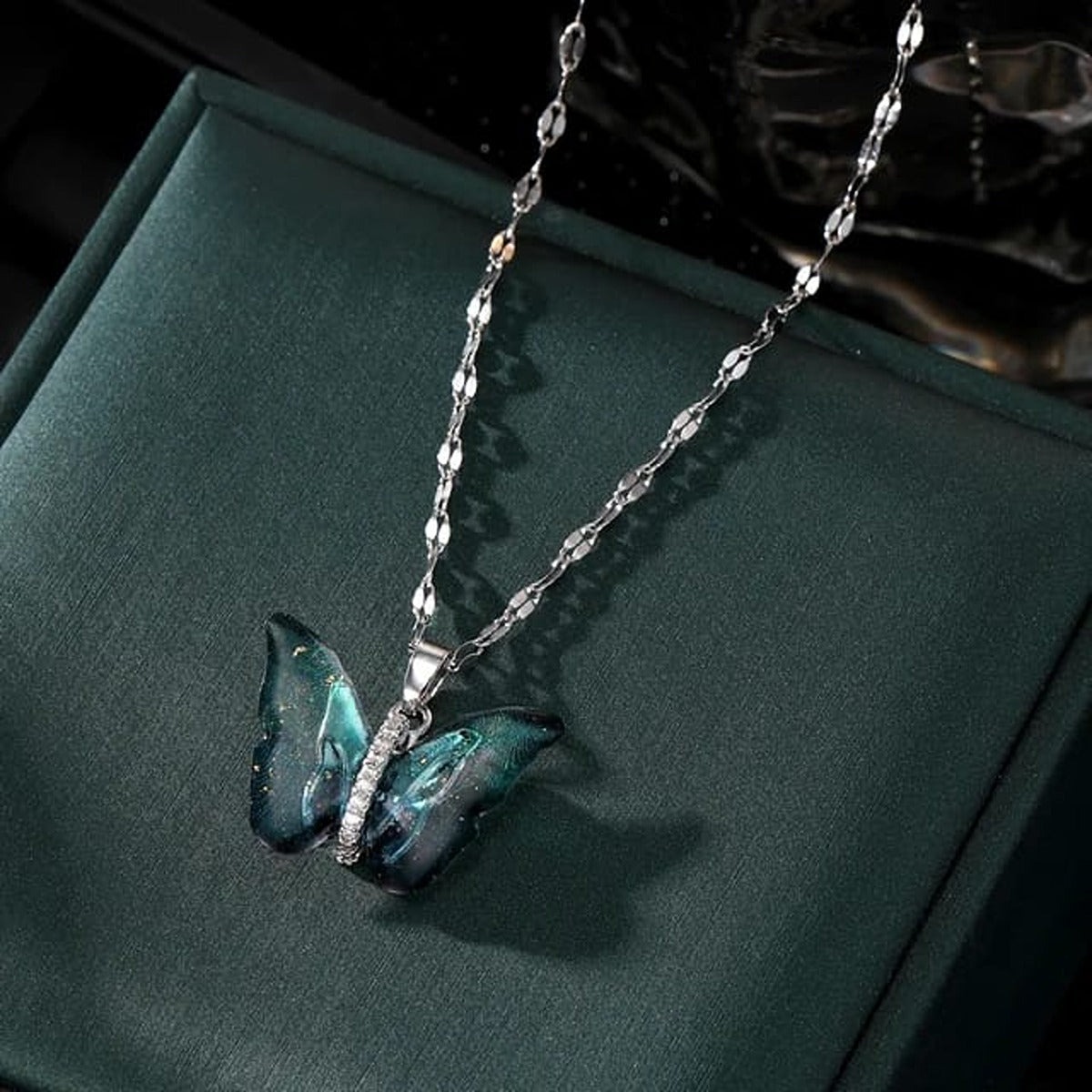 Silver Butterfly Pendant Necklace – Elegant Blue Crystal Charm LN10317