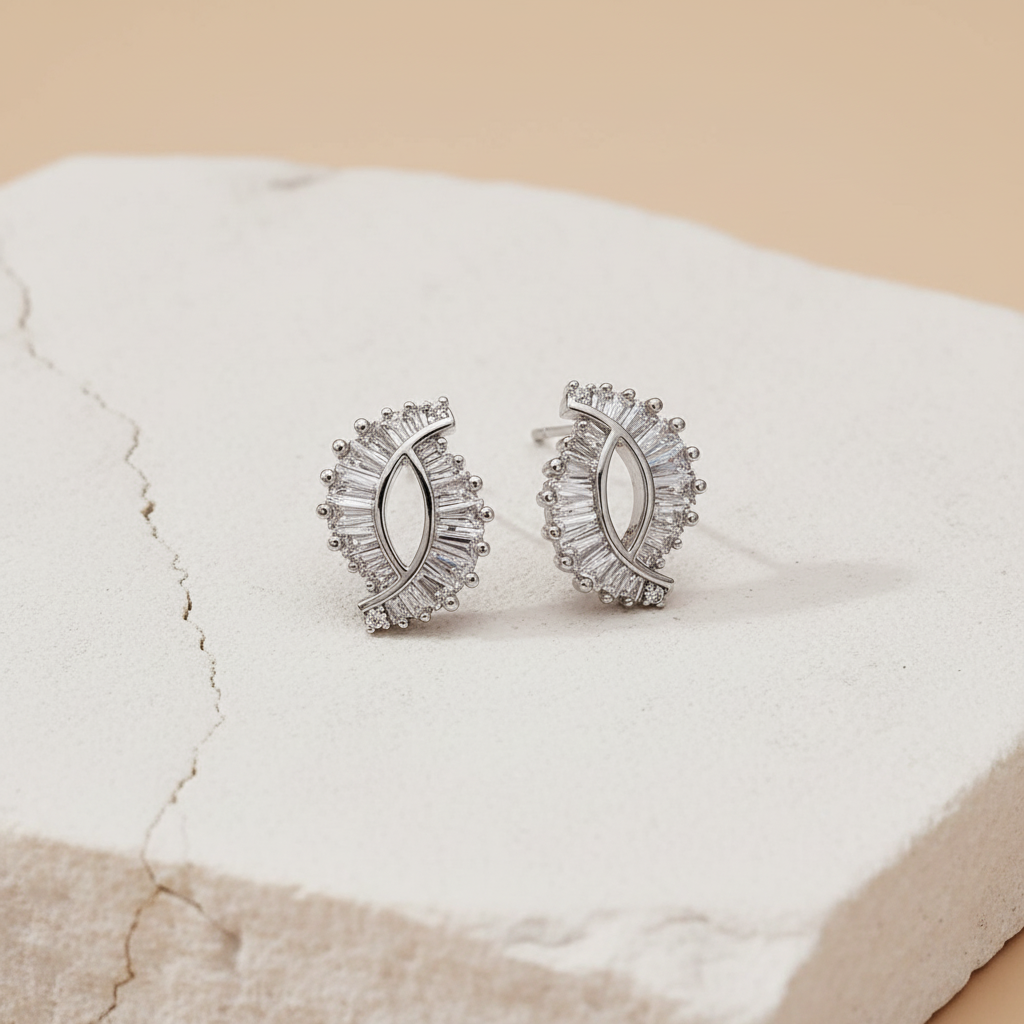 Silver Crystal Marquise Stud Earrings – Elegant Diamond-Cut Design LE10325