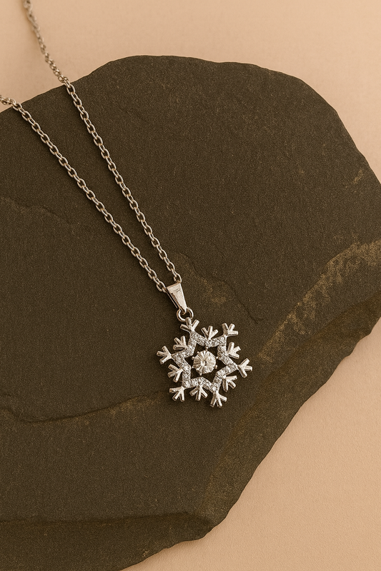Snowflake Crystal Pendant Necklace in Silver LN10278