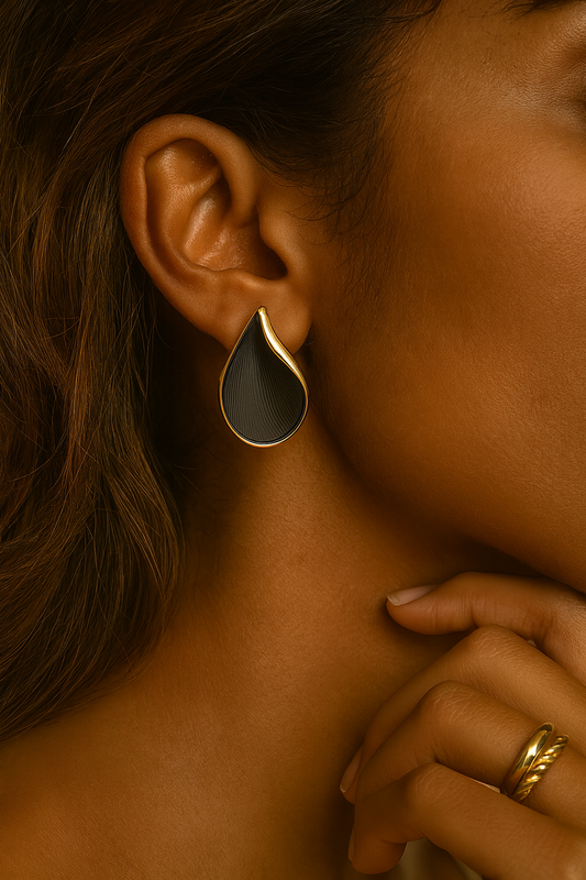 Black and Gold Teardrop Stud Earrings for Women – Elegant Minimalist Design LE10292