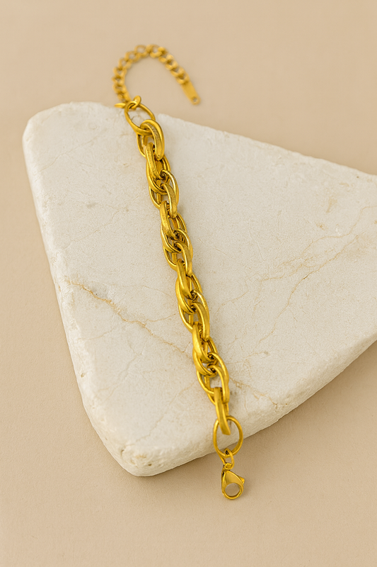 Classic Gold Chain Bracelet – Adjustable Link Design for Effortless Elegance LB10186