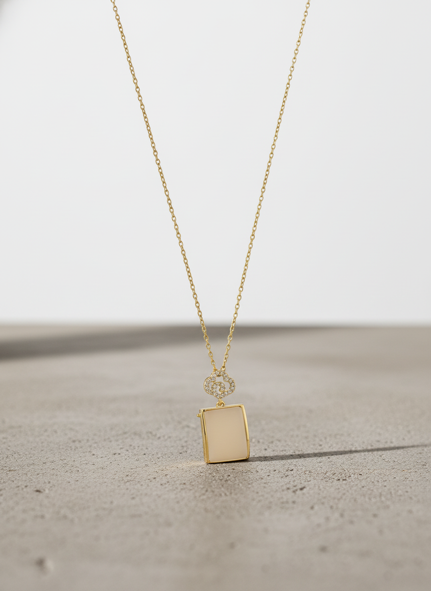 Elegant Gold Mother-of-Pearl Pendant Necklace – Minimalist Luxury Jewelry for Everyday Sophistication LN10290