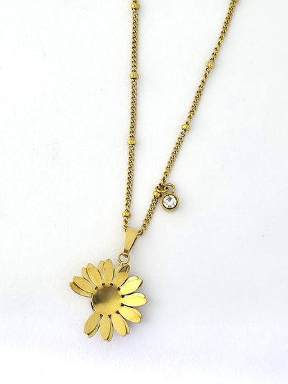 Gold Daisy Flower Pendant Necklace with Crystal Charm – Elegant Floral Jewelry for Women LN10168