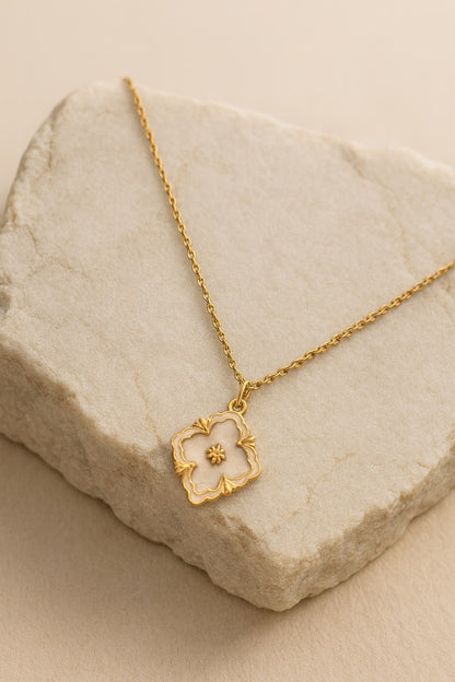 Gold Floral Outline Pendant Necklace – Minimalist Flower Design Jewelry LN10145