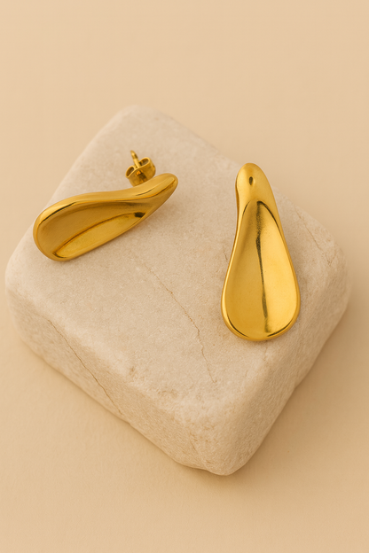 Gold Sculptural Drop Earrings LE10151