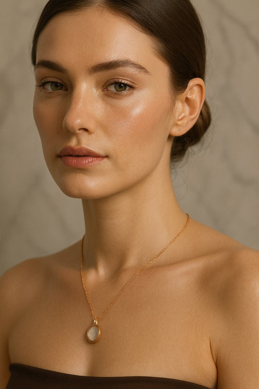 Rose Gold Oval Pendant Necklace with Minimalist Design – Elegant Everyday Jewelry for Women LN10138