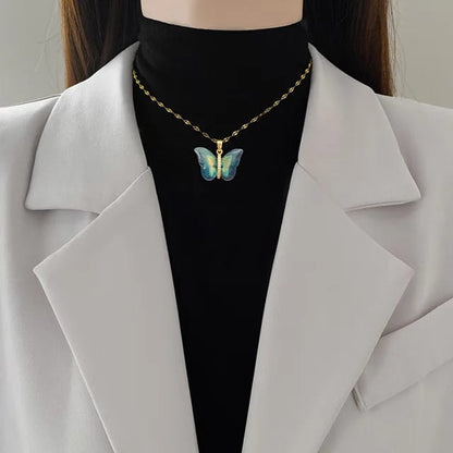 Silver Butterfly Pendant Necklace – Elegant Blue Crystal Charm LN10317