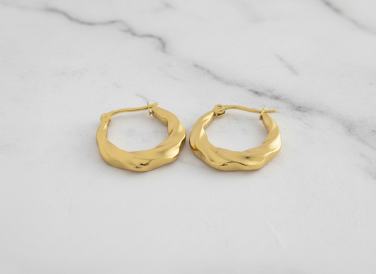 Wavy Textured Gold Hoop Earrings – Modern Sculptural Design LE10319